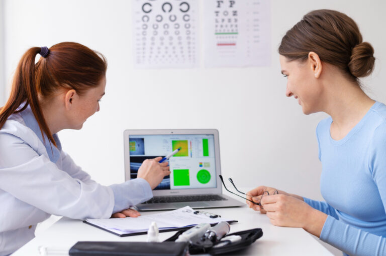 Ophthalmologist explaining exam’s results
